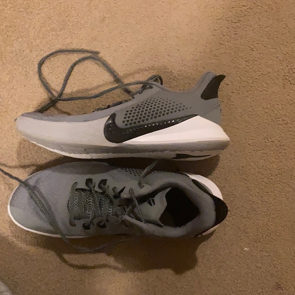 Nike Mamba basketball shoe size 7.5